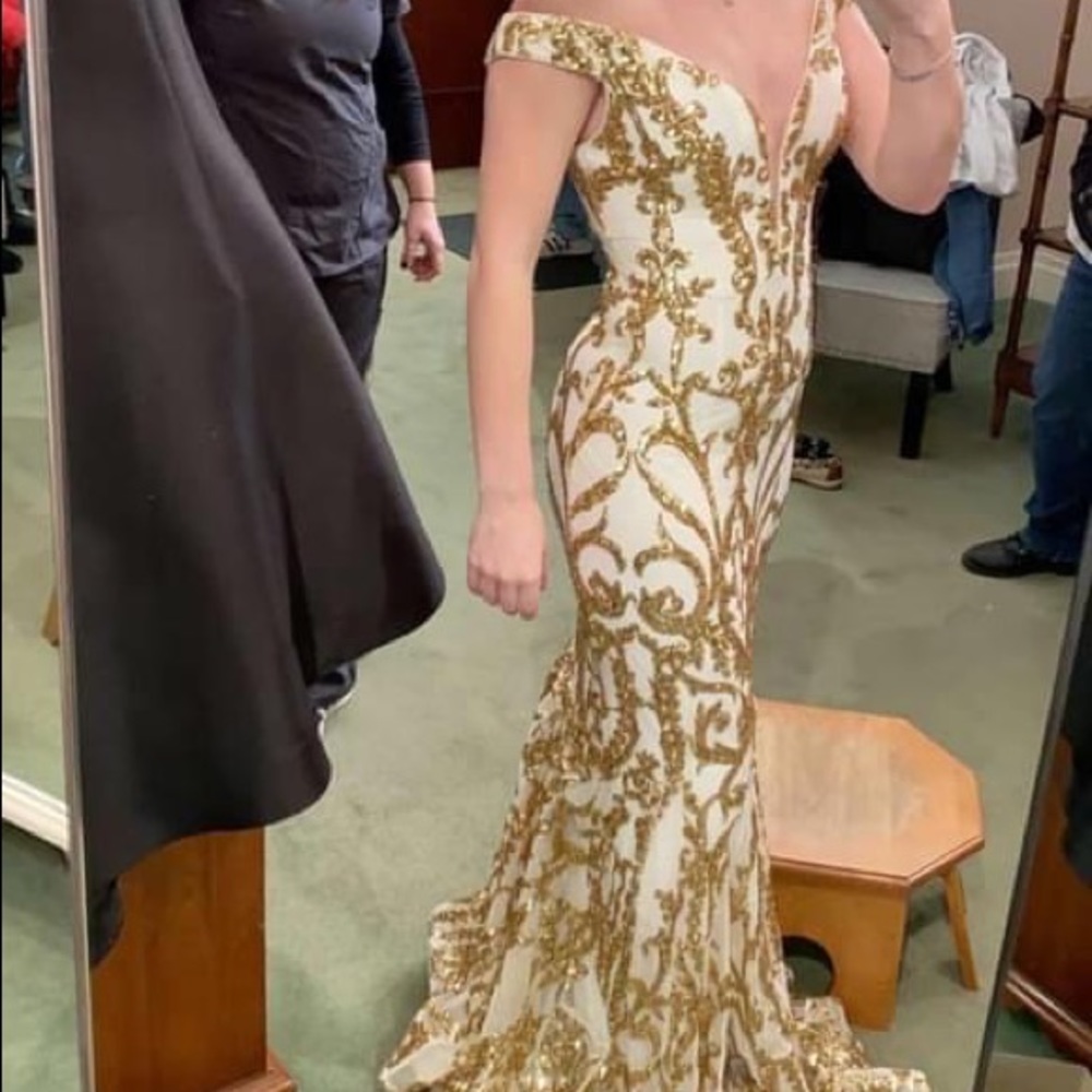 White/gold prom gown.. size 2.. never worn other than to try on.. - Picture 2 of 2